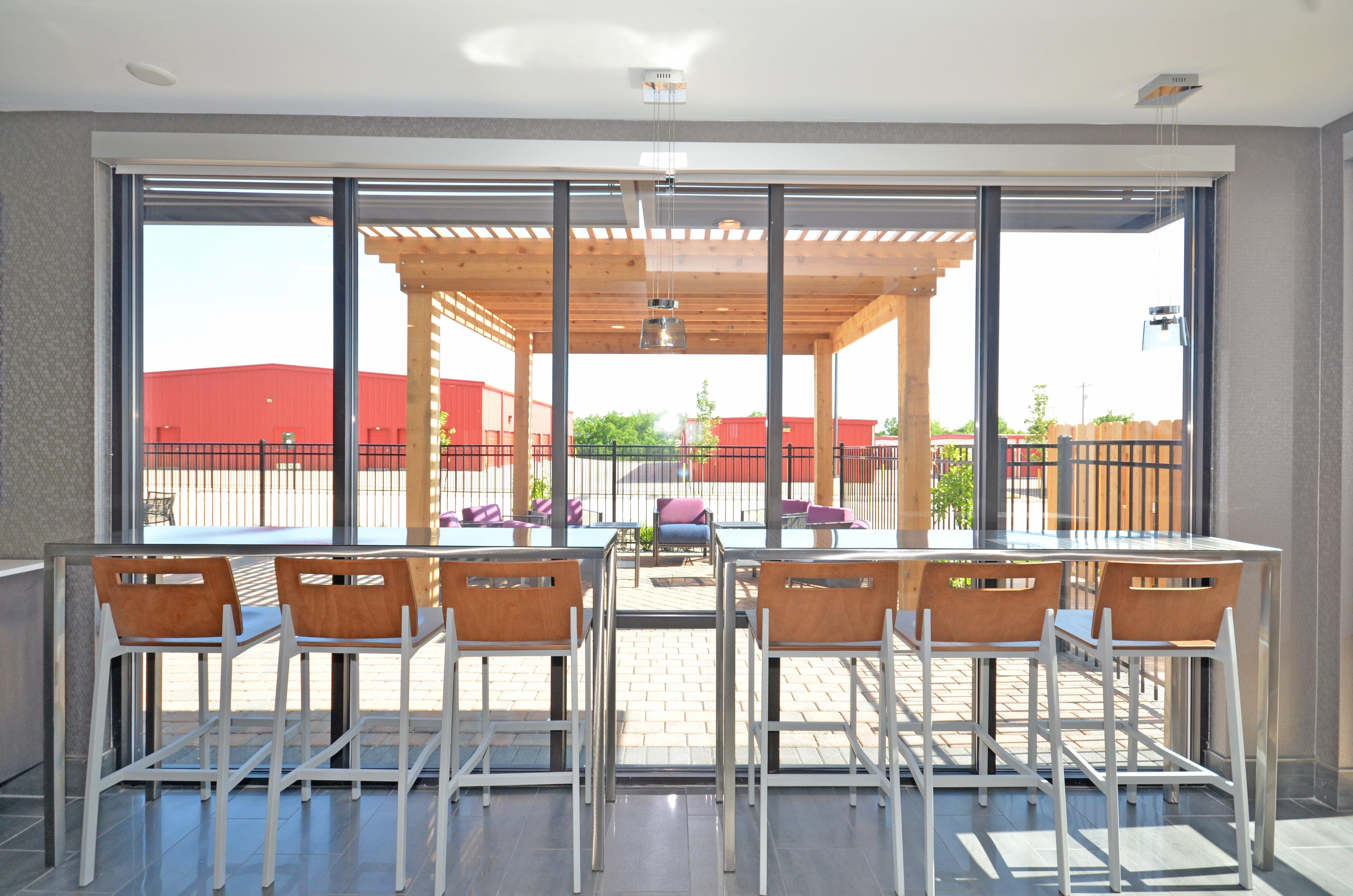 Holiday Inn Express & Suites Oklahoma City Mid - Arpt Area By Ihg Exterior photo