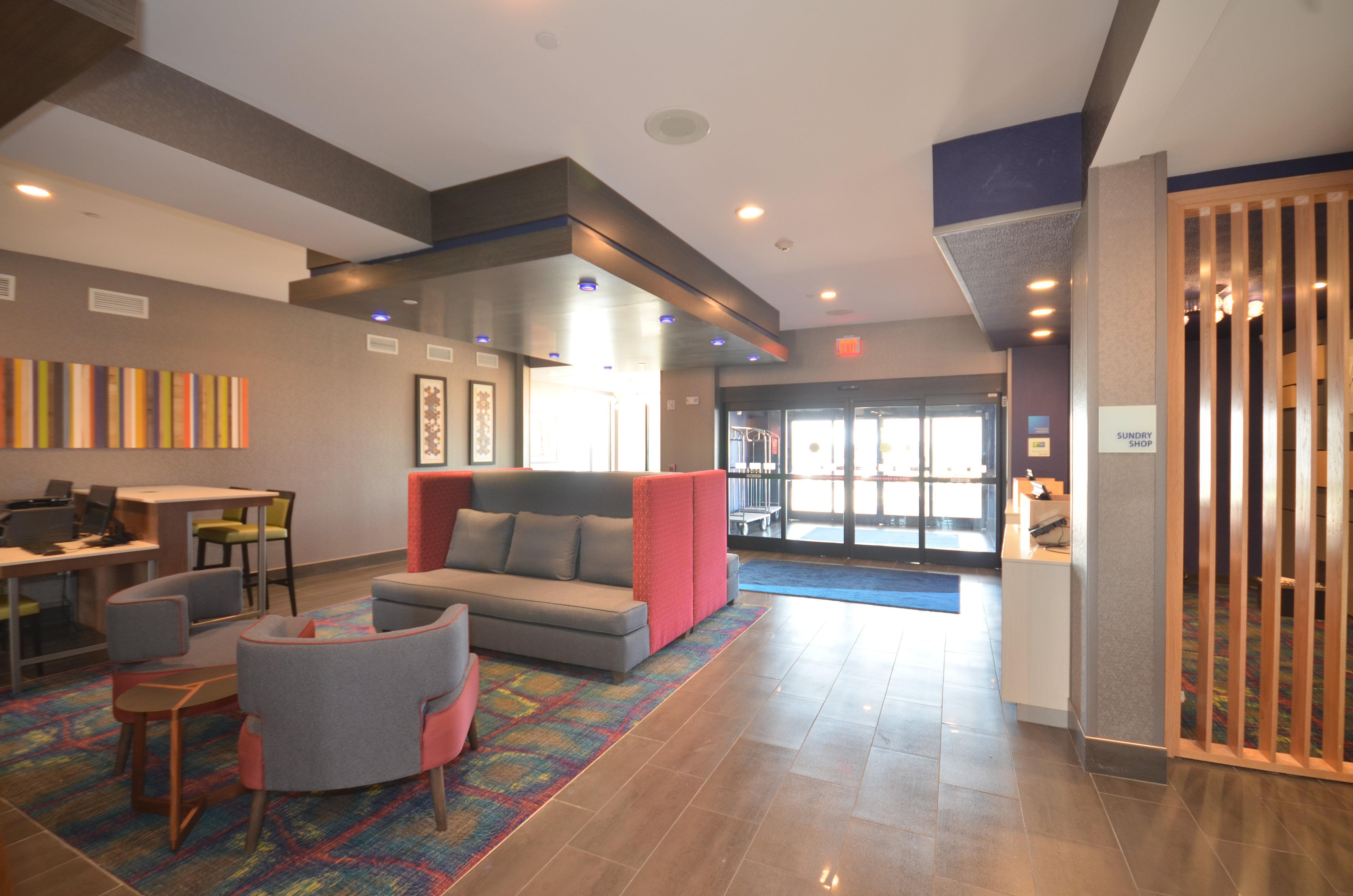 Holiday Inn Express & Suites Oklahoma City Mid - Arpt Area By Ihg Exterior photo