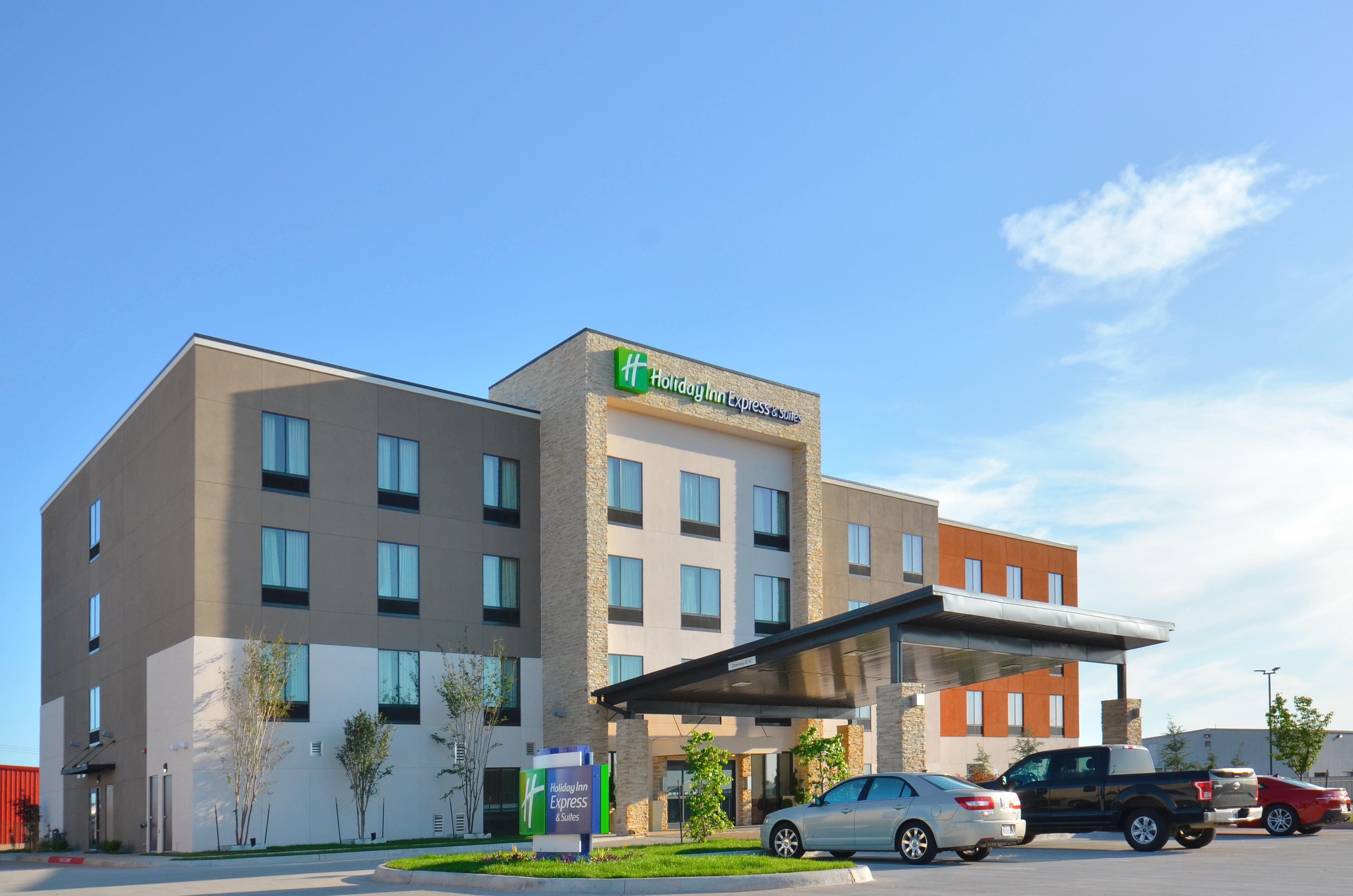 Holiday Inn Express & Suites Oklahoma City Mid - Arpt Area By Ihg Exterior photo